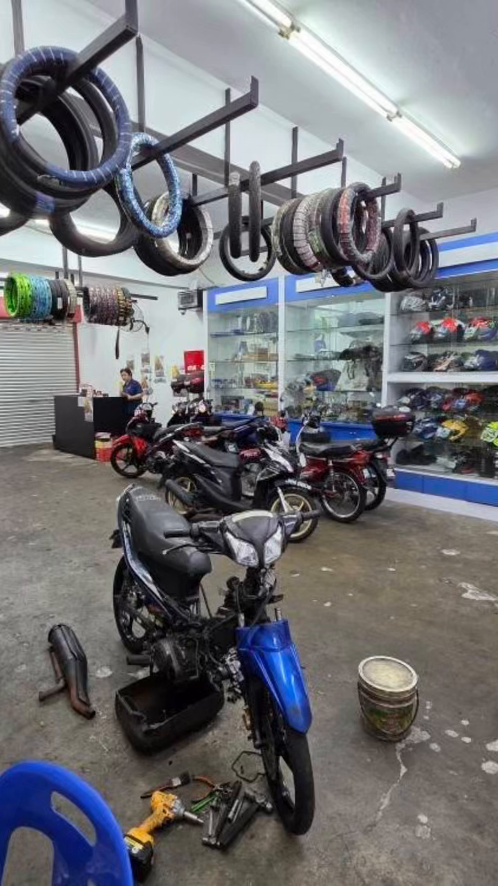 Ulu Tiram 摩托店出顶