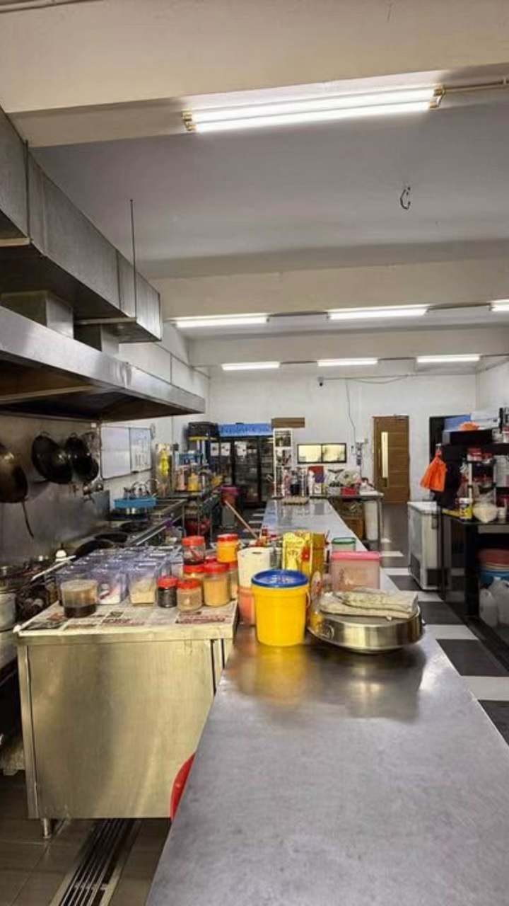 Bukit Indah 中央厨房店面出顶
